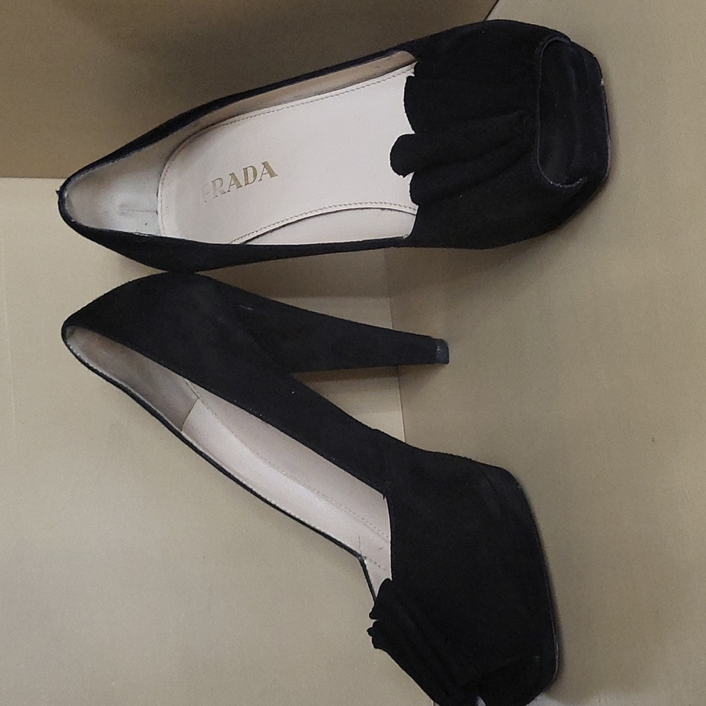 PRADA heels made it Italy aprox 4 &half inch heel. Gold prada logo. Size 36 1/2